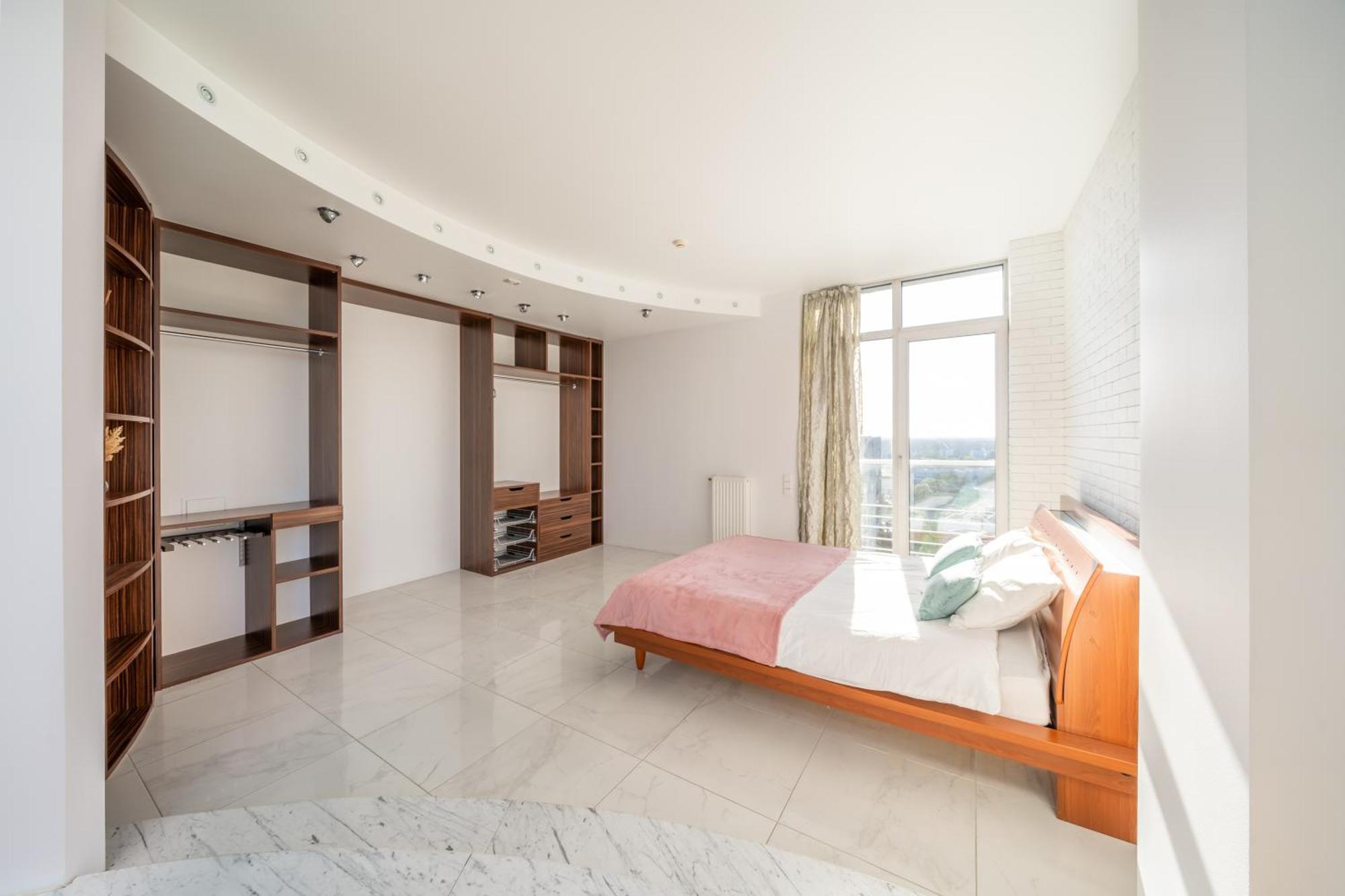 Skypenthouse & With Free Parking * 里加