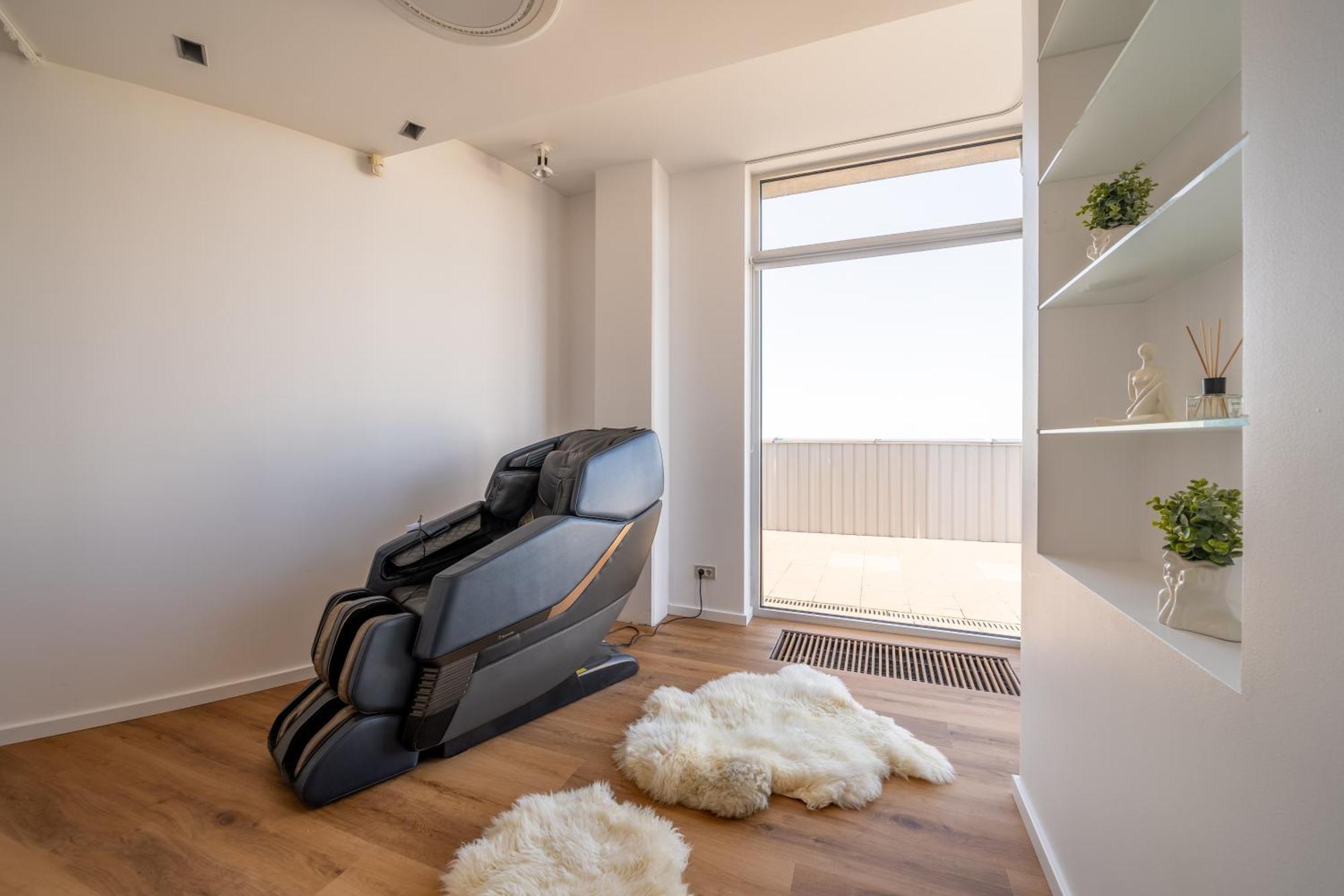 Skypenthouse & With Free Parking 里加
