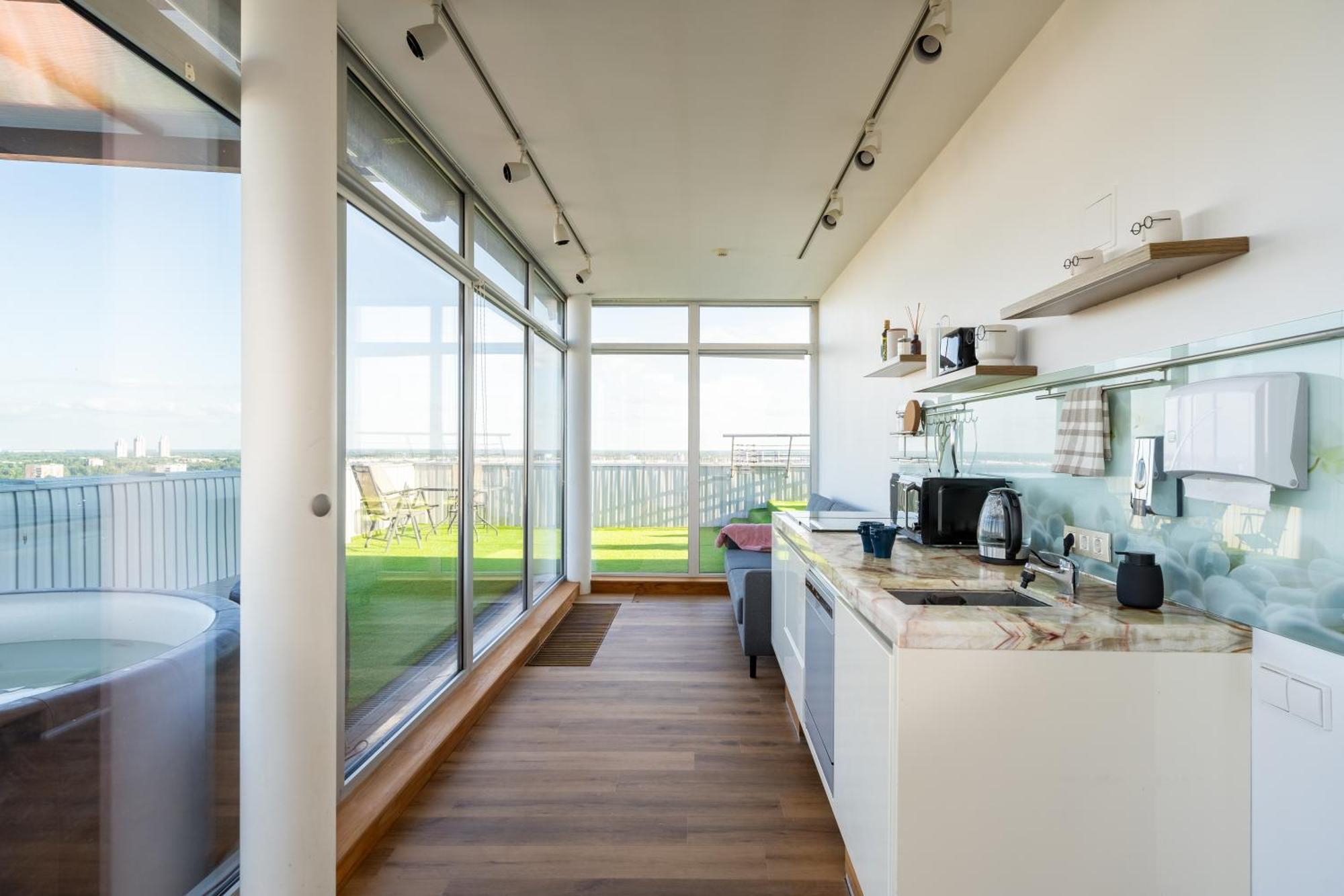 Skypenthouse & With Free Parking *